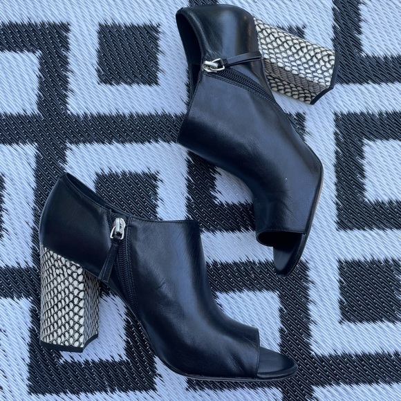 Nine West Black Peep Toe with Snake Print Heel Sz 9 - Picture 1 of 10